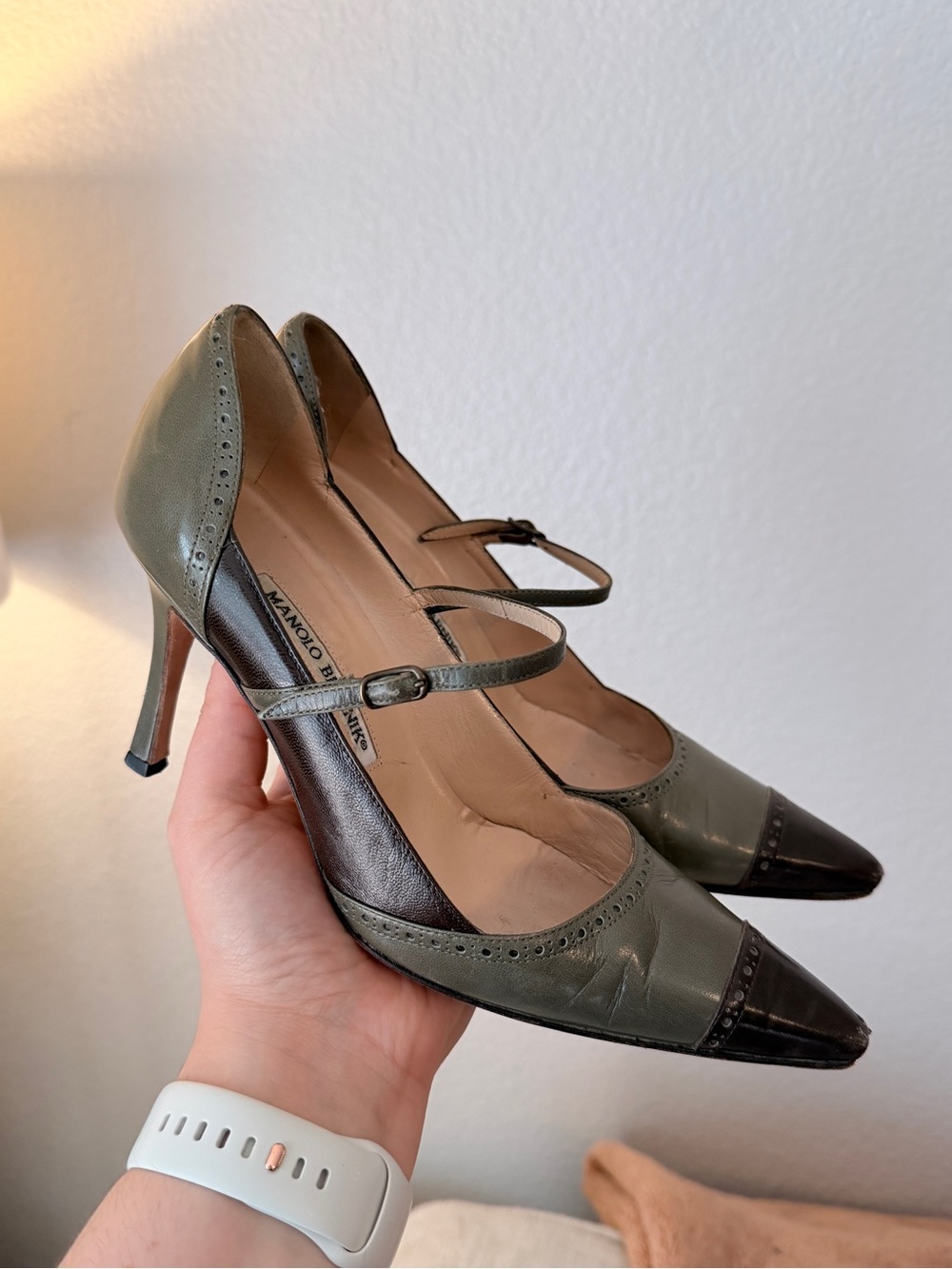 Vintage Y2K Manolo Blahnik Mary Jane Olive Leather Pointed Toe Heels - Size 36.5